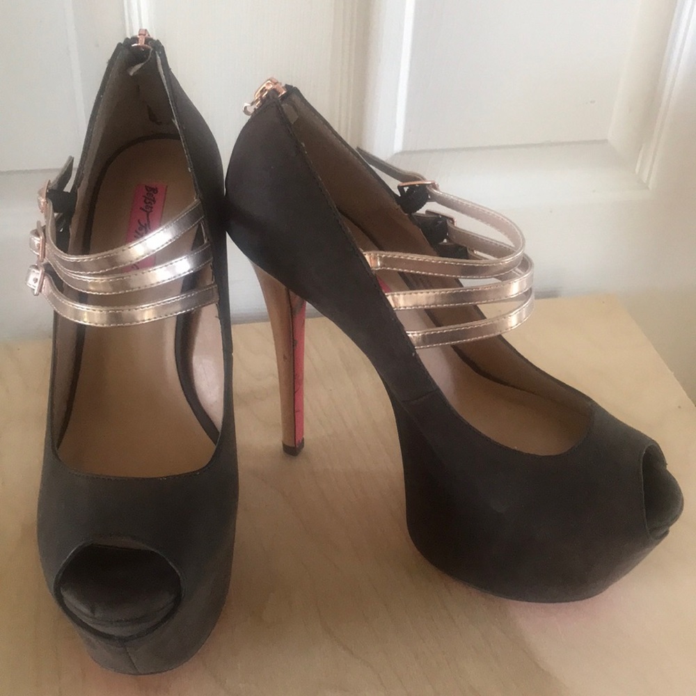 EUC Betsey Johnson “Barbie” Platform Stilettos